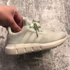 Toddler tennis shoes